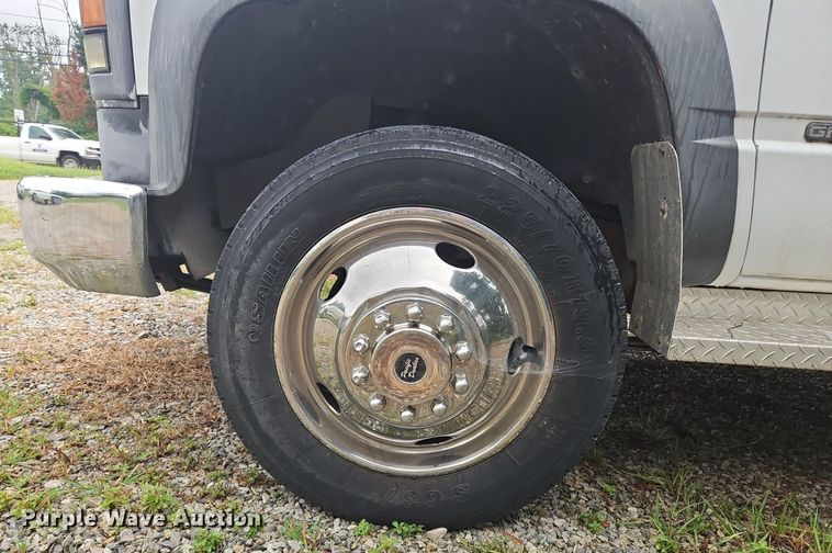 image for item OJ9788 2002 GMC Sierra 3500 Heavy D utility bed pickup truck