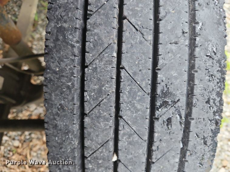 image for item OJ9788 2002 GMC Sierra 3500 Heavy D utility bed pickup truck