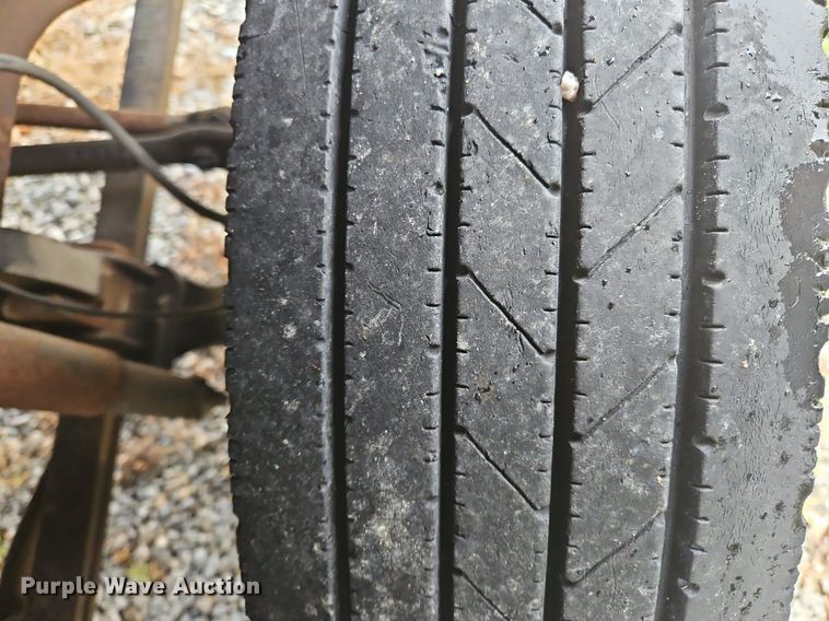 image for item OJ9788 2002 GMC Sierra 3500 Heavy D utility bed pickup truck