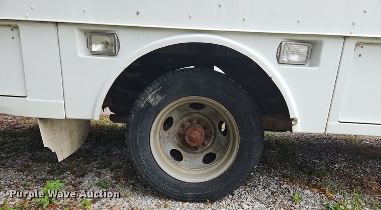 image for item OJ9788 2002 GMC Sierra 3500 Heavy D utility bed pickup truck