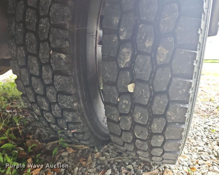 image for item OJ9788 2002 GMC Sierra 3500 Heavy D utility bed pickup truck