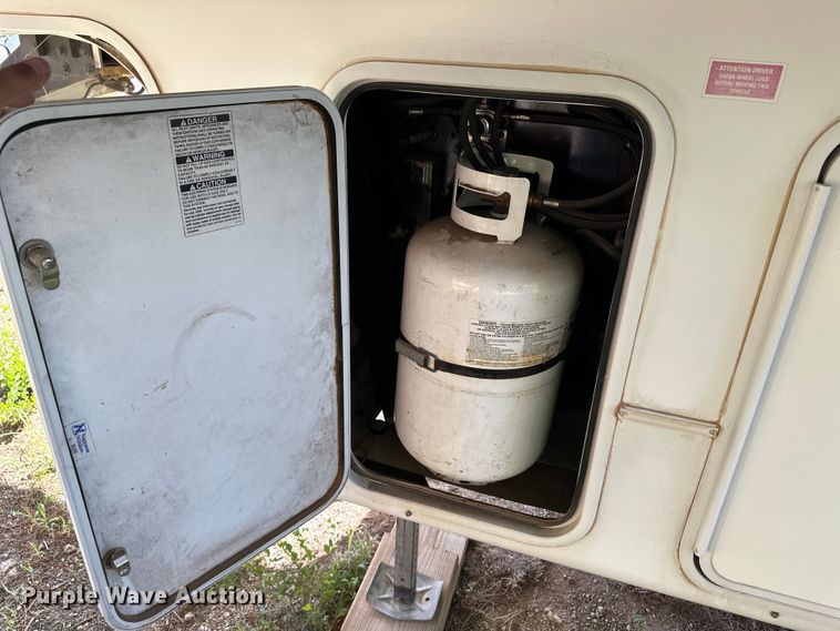 image for item OL9646 2005 Keystone Montana camper