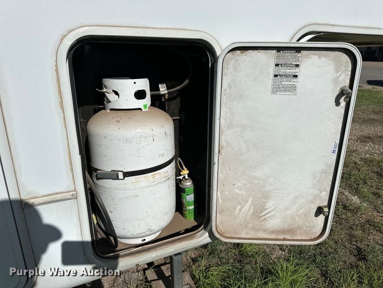 image for item OL9646 2005 Keystone Montana camper