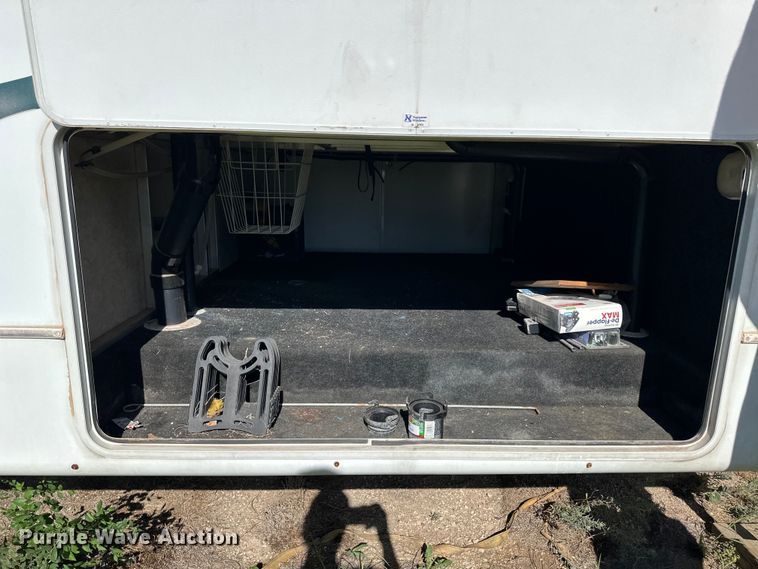 image for item OL9646 2005 Keystone Montana camper