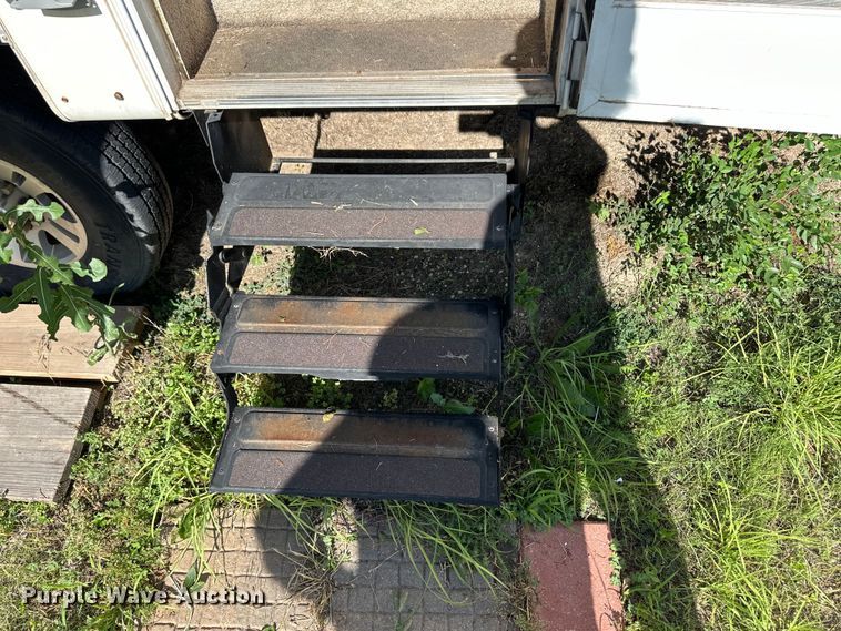 image for item OL9646 2005 Keystone Montana camper