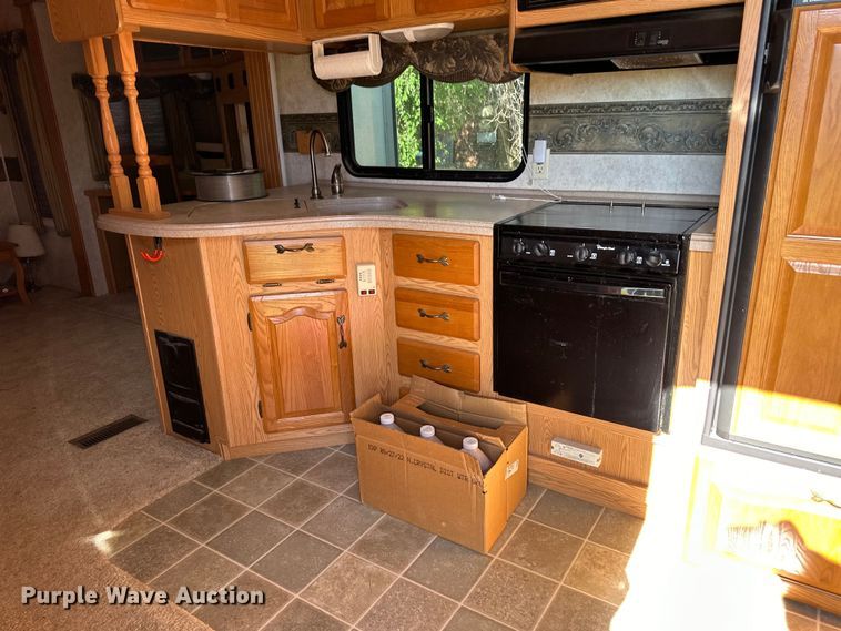 image for item OL9646 2005 Keystone Montana camper