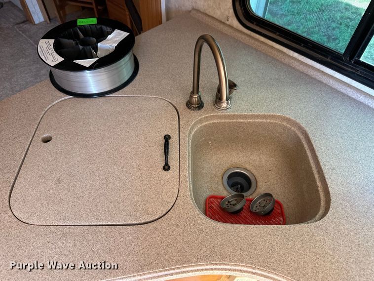 image for item OL9646 2005 Keystone Montana camper