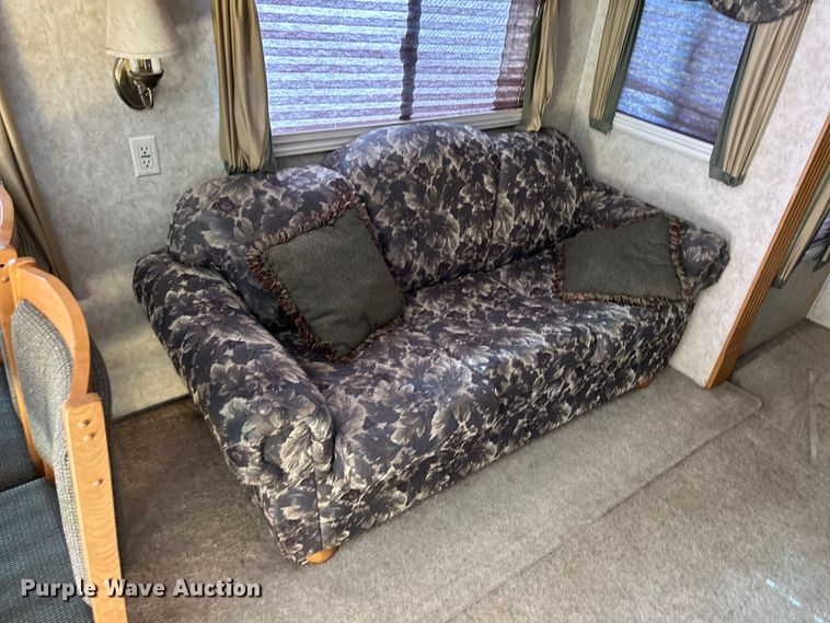 image for item OL9646 2005 Keystone Montana camper