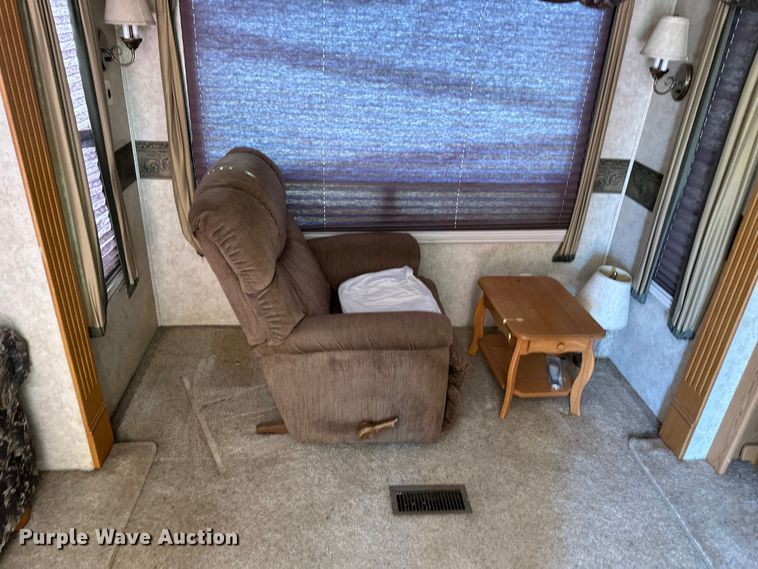 image for item OL9646 2005 Keystone Montana camper