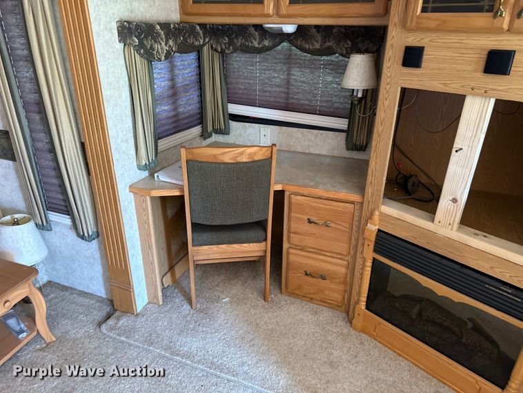 image for item OL9646 2005 Keystone Montana camper