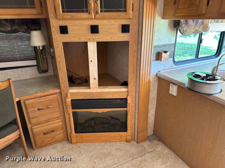 image for item OL9646 2005 Keystone Montana camper