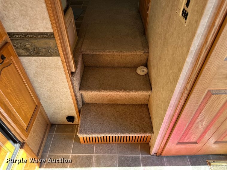 image for item OL9646 2005 Keystone Montana camper