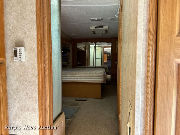 image for item OL9646 2005 Keystone Montana camper