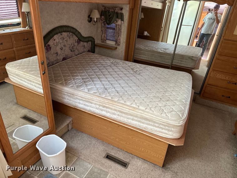 image for item OL9646 2005 Keystone Montana camper