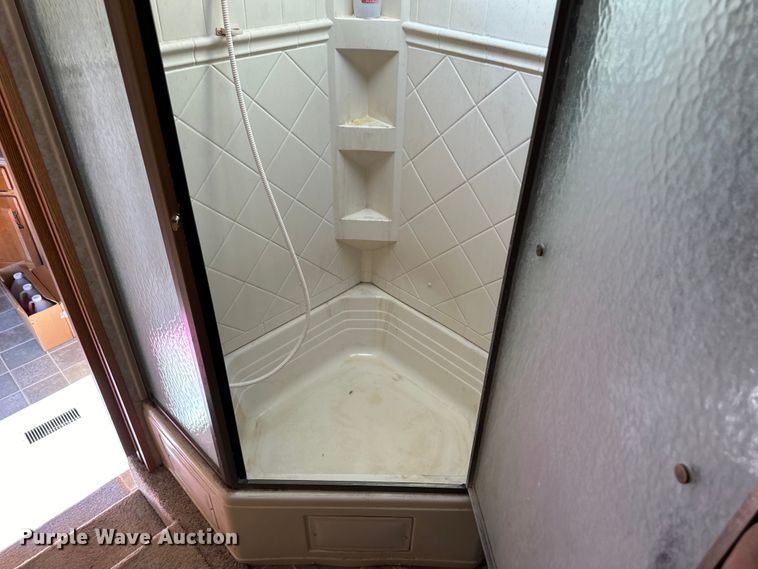 image for item OL9646 2005 Keystone Montana camper