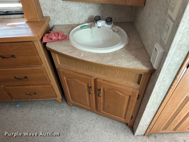 image for item OL9646 2005 Keystone Montana camper