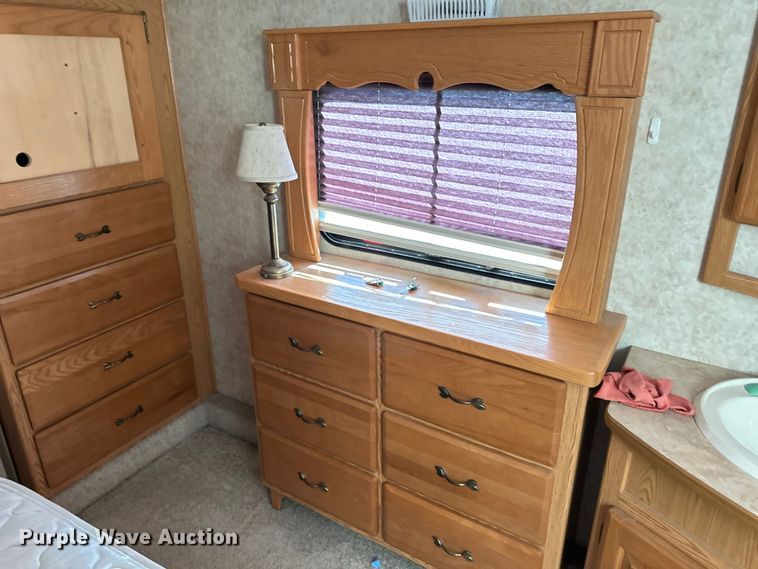 image for item OL9646 2005 Keystone Montana camper