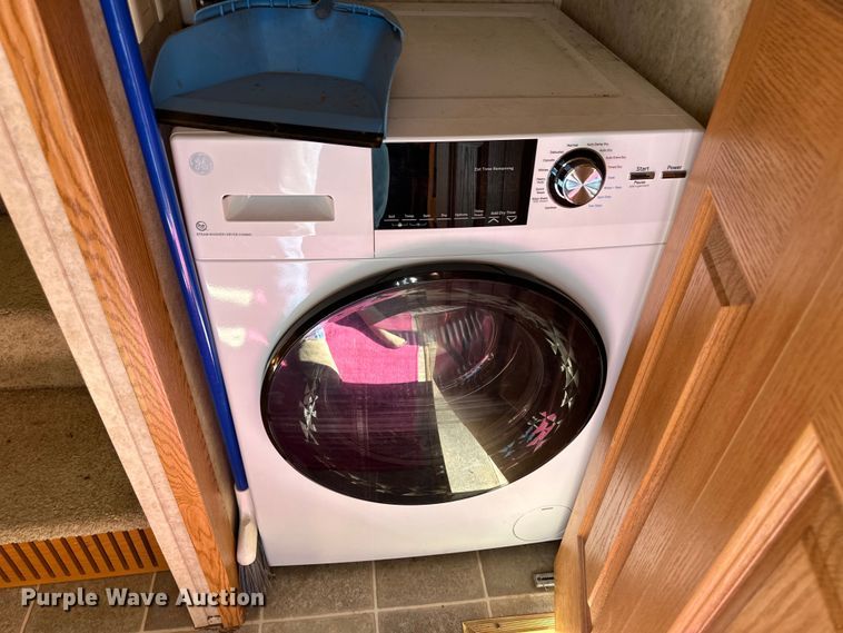 image for item OL9646 2005 Keystone Montana camper