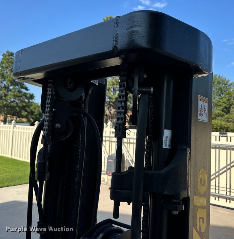 image for item OM9500 2019 Yale GLP050VXNKAE084 forklift