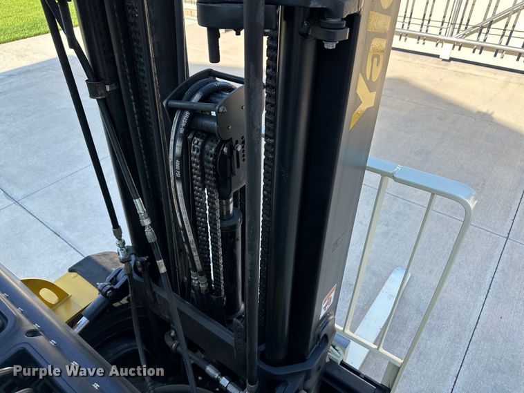 image for item OM9500 2019 Yale GLP050VXNKAE084 forklift