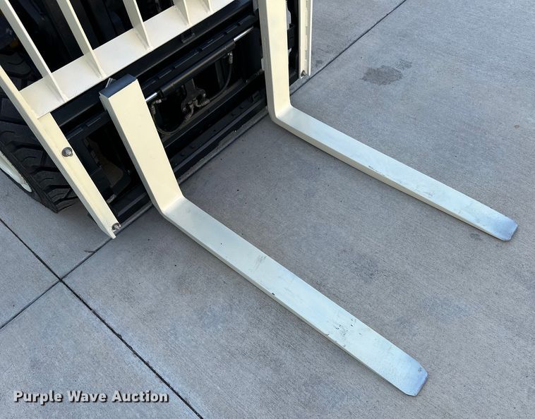 image for item OM9500 2019 Yale GLP050VXNKAE084 forklift