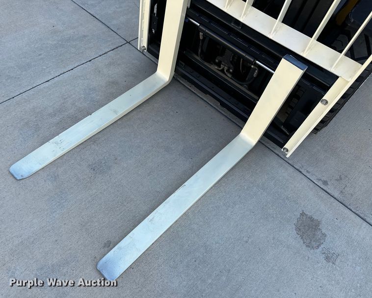 image for item OM9500 2019 Yale GLP050VXNKAE084 forklift