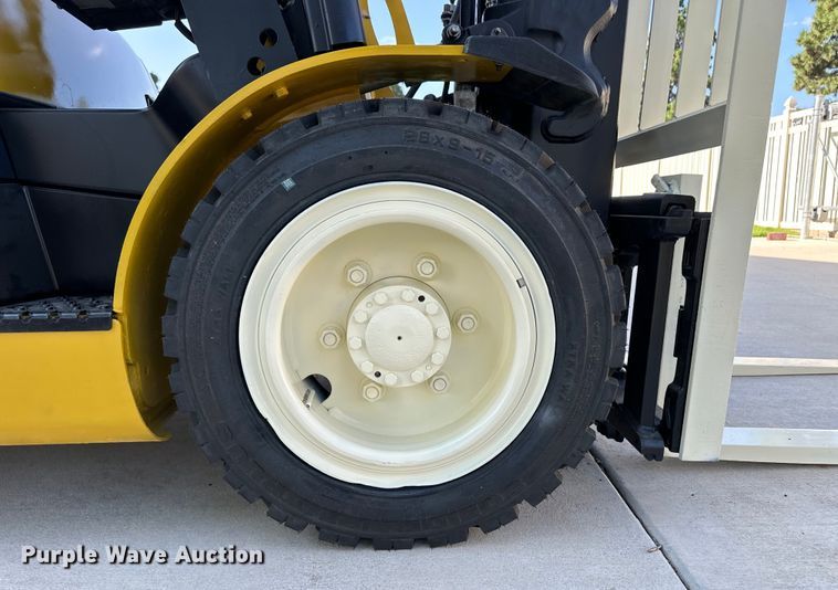image for item OM9500 2019 Yale GLP050VXNKAE084 forklift