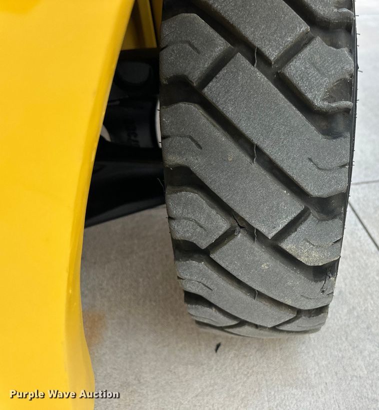 image for item OM9500 2019 Yale GLP050VXNKAE084 forklift