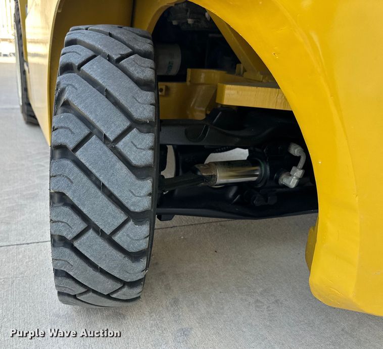 image for item OM9500 2019 Yale GLP050VXNKAE084 forklift