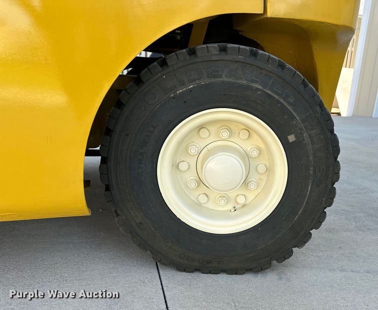 image for item OM9500 2019 Yale GLP050VXNKAE084 forklift