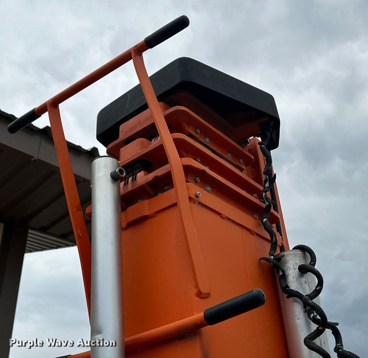 image for item OM9528 2017 Snorkel UL40AC vertical lift