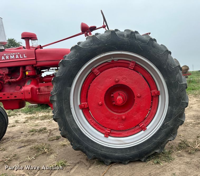 image for item OM9568 1944 International Harvester Farmall H tractor