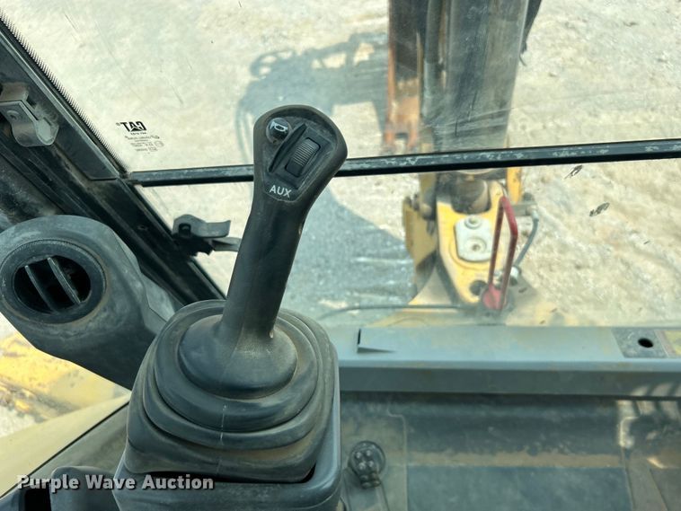 image for item DJ6369 2015 Caterpillar 420F2 IT backhoe