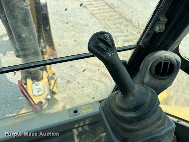 image for item DJ6369 2015 Caterpillar 420F2 IT backhoe