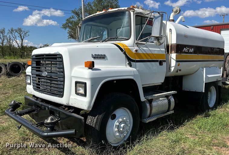 image for item DK6703 1994 Ford LN8000 water truck