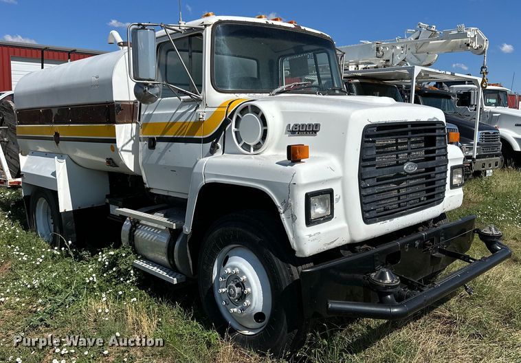 image for item DK6703 1994 Ford LN8000 water truck
