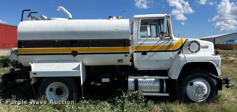 image for item DK6703 1994 Ford LN8000 water truck