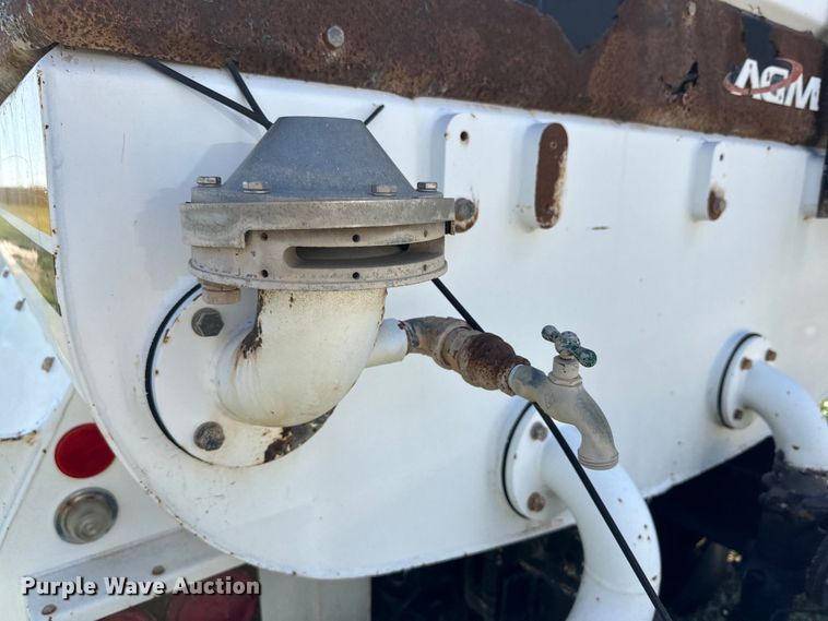 image for item DK6703 1994 Ford LN8000 water truck