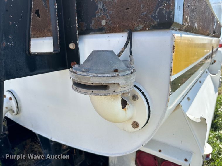 image for item DK6703 1994 Ford LN8000 water truck