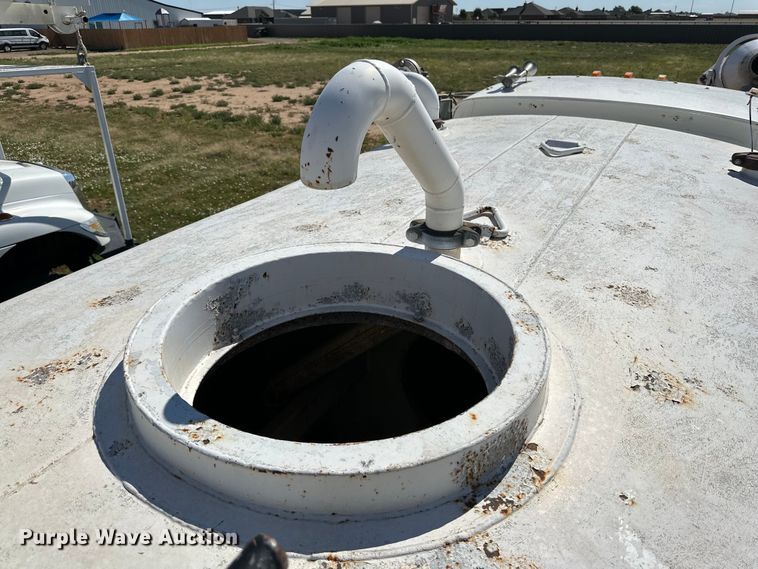 image for item DK6703 1994 Ford LN8000 water truck