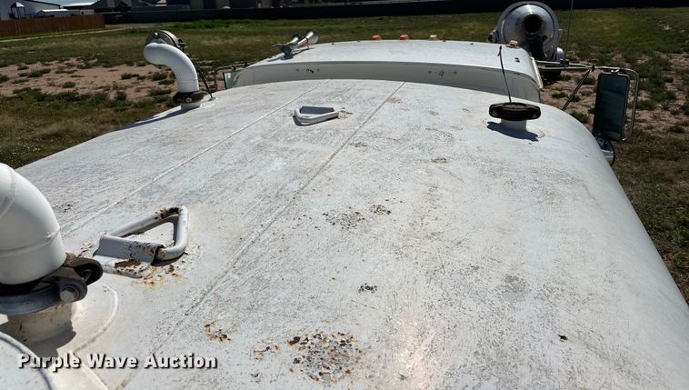 image for item DK6703 1994 Ford LN8000 water truck