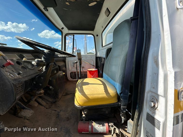 image for item DK6703 1994 Ford LN8000 water truck