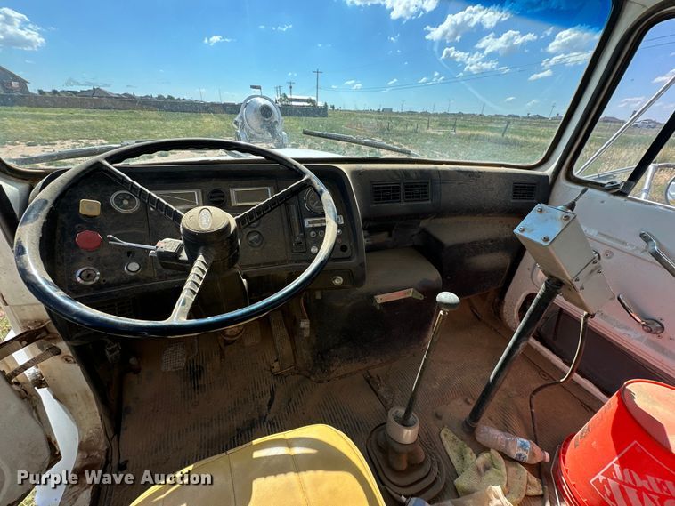 image for item DK6703 1994 Ford LN8000 water truck