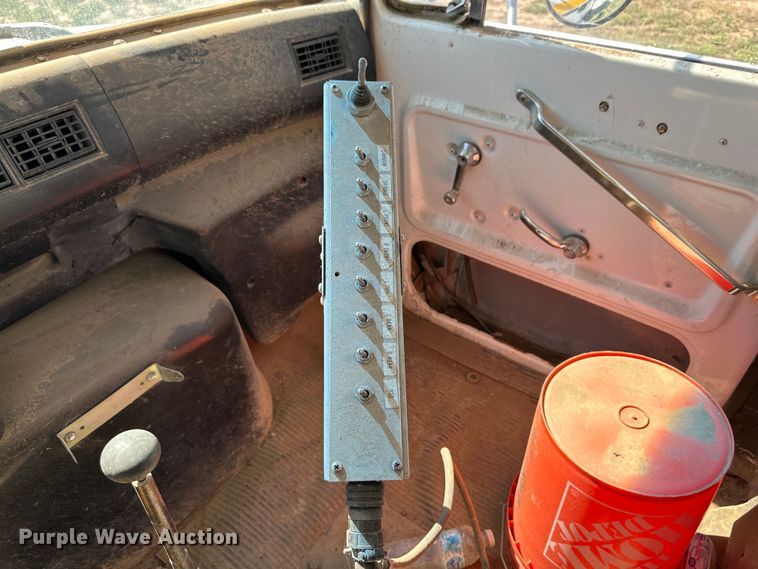 image for item DK6703 1994 Ford LN8000 water truck