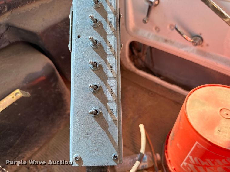 image for item DK6703 1994 Ford LN8000 water truck