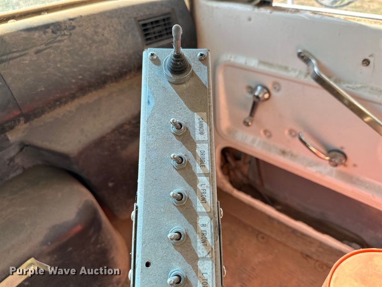 image for item DK6703 1994 Ford LN8000 water truck