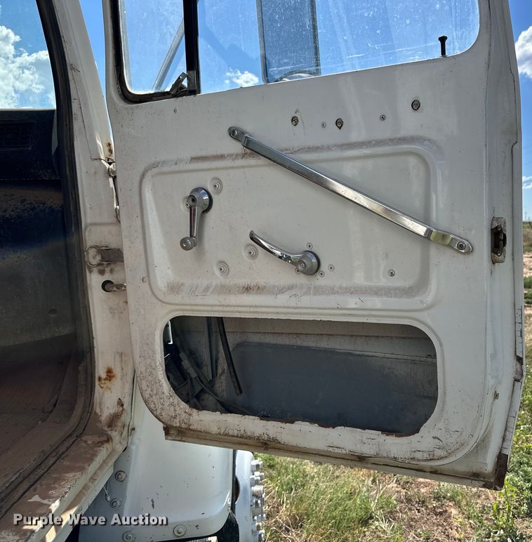 image for item DK6703 1994 Ford LN8000 water truck