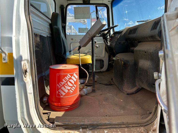 image for item DK6703 1994 Ford LN8000 water truck