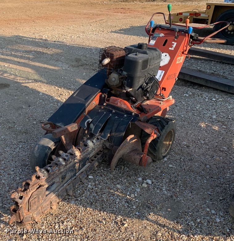 image for item DM1748 2002 Ditch Witch 1230H trencher