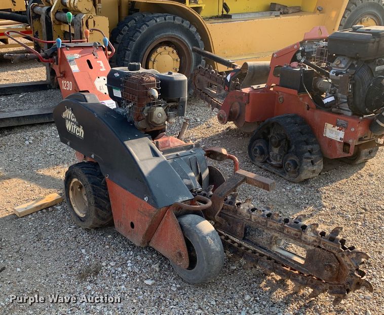 image for item DM1748 2002 Ditch Witch 1230H trencher